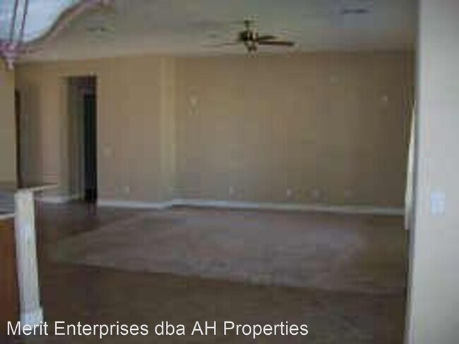 4240 S Summit St Gilbert, AZ 85297 photo 2