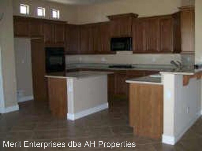 4240 S Summit St Gilbert, AZ 85297 photo 3
