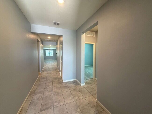7214 E Gamebird Way San Tan Valley, AZ 85143 photo 4