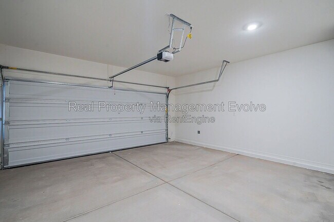 6512 W Magdalena Ln