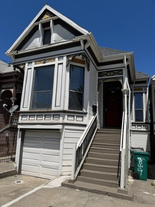 844 Isabella St photo 3