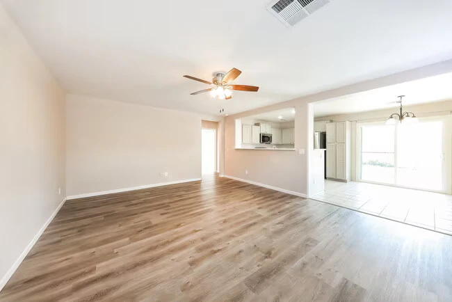 10043 N 115th Dr Youngtown, AZ 85363 photo 4