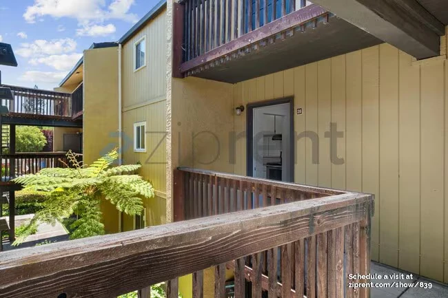 Unit 28 photo 3