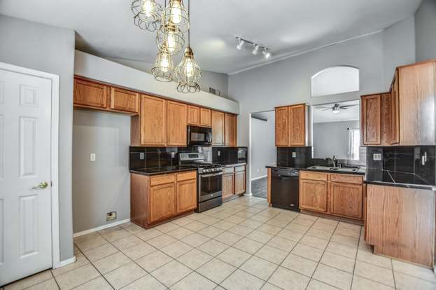 1175 S Larkspur St Gilbert, AZ 85296 photo 4