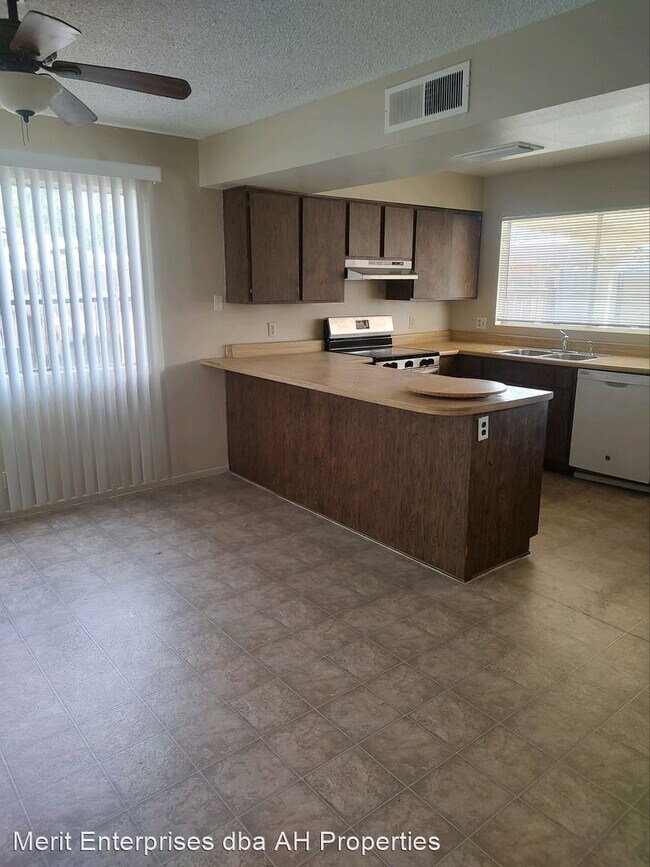 321 W Palomino Dr Chandler, AZ 85225 photo 3