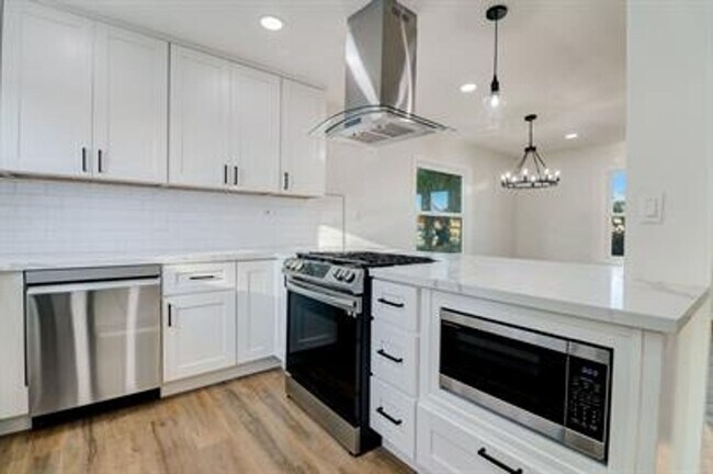 902 9th St Imperial Beach, CA 91932 photo 2