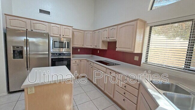 9716 W Escuda Dr Peoria, AZ 85382 photo 4