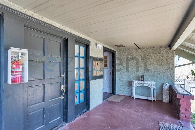Unit 2 photo 3