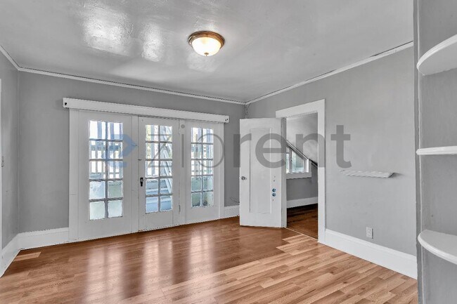 Unit 2 photo 5
