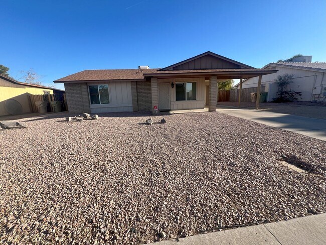 6421 W Carol Ave Glendale, AZ 85302 photo 2