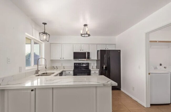 6421 W Carol Ave Glendale, AZ 85302 photo 4