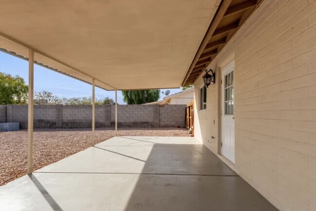 6421 W Carol Ave Glendale, AZ 85302 photo 5