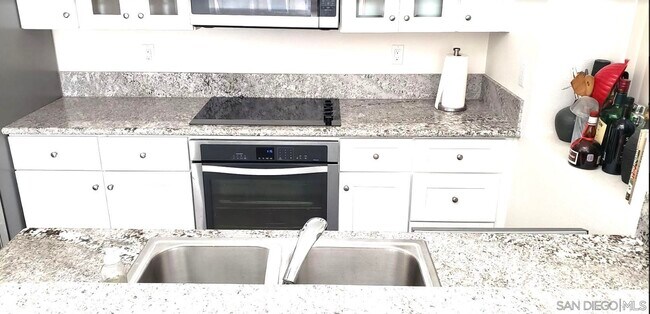 3148 Via Alicante San Diego, CA 92037 photo 3