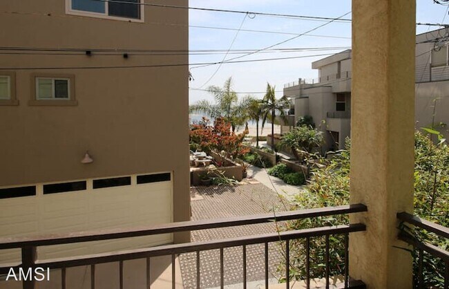 832 Ormond Ct San Diego, CA 92109 photo 2