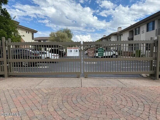 6900 E Princess Dr Phoenix, AZ 85054 photo 3