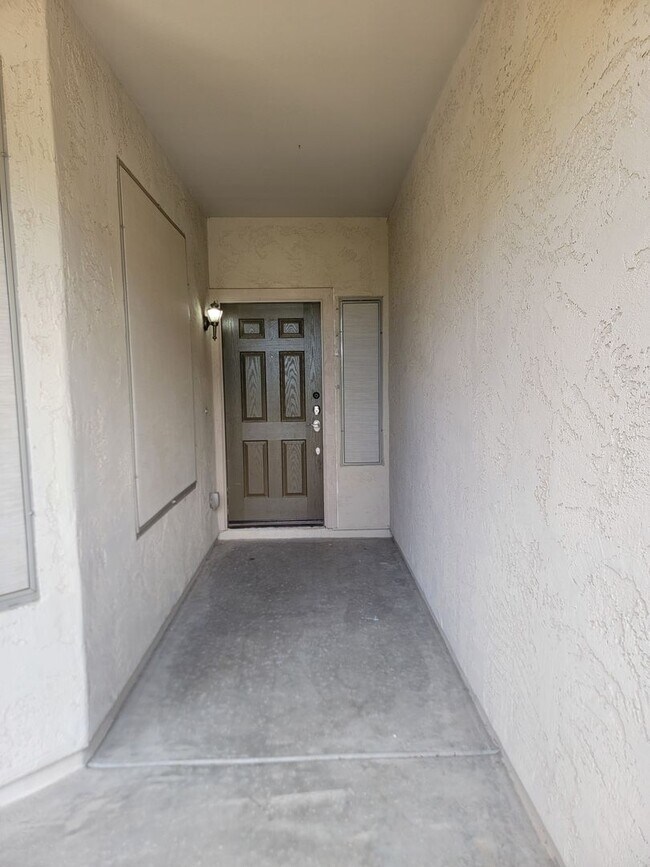 14881 N 175th Dr Surprise, AZ 85388 photo 3