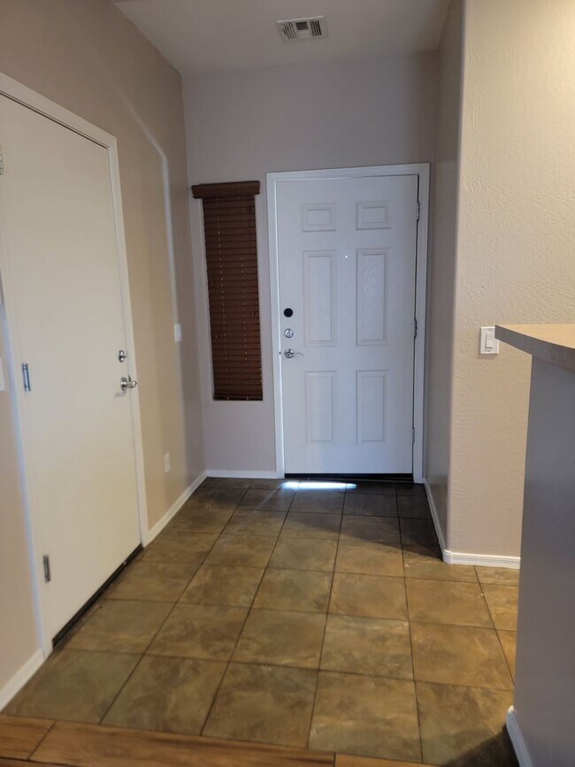 14881 N 175th Dr Surprise, AZ 85388 photo 4