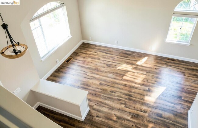 REMARKABLE END OF CUL DE SAC BEAUTY...TOTALLY REHAB'D WITH NEW PAINT, NEW CARPET, NEW COUNTERS. photo 5