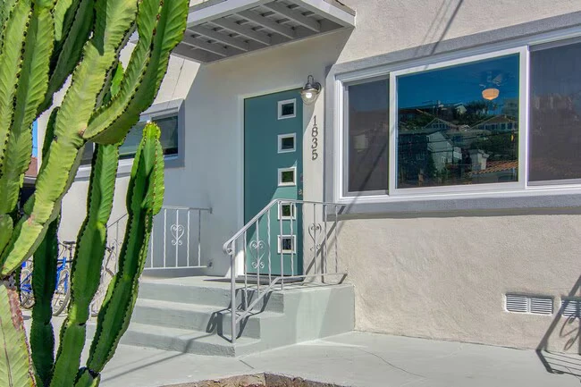 1835 Locust St San Diego, CA 92106 photo 3