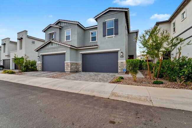 Professionally Designed, Fully Furnished townhome on one of Arabella’s Premium Lots | Scottsdale’s Coveted 85254 “Magic Zip Code” photo 4