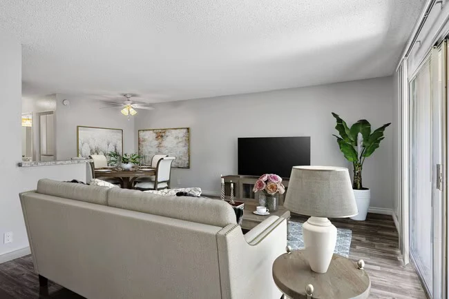 Casa Monterey Apartments photo 4