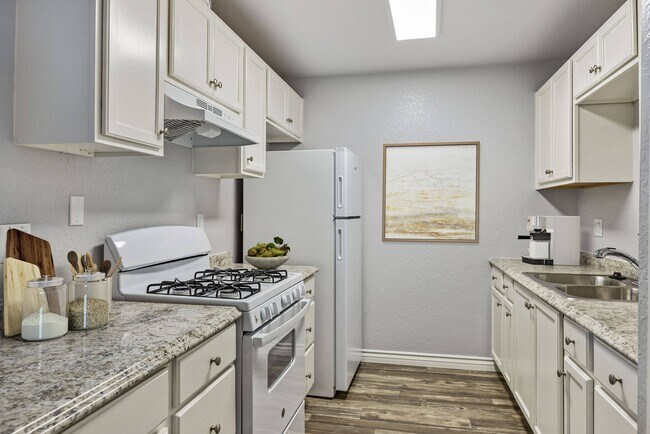 Casa Monterey Apartments photo 5
