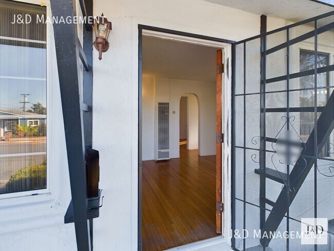 1581 Burton St San Diego, CA 92111 photo 2