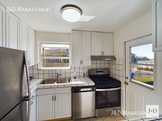 1581 Burton St San Diego, CA 92111 photo 3