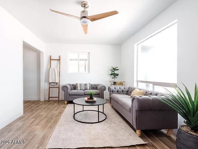 2915 W Griswold Rd Phoenix, AZ 85051 photo 4