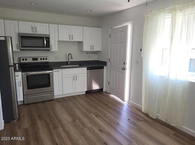 1522 W Polk St Phoenix, AZ 85007 photo 3
