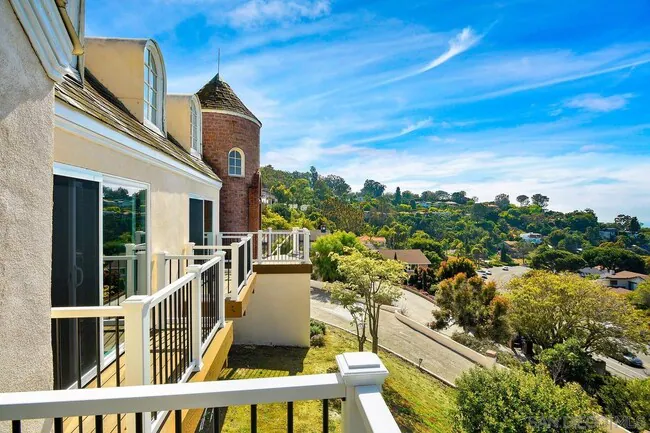 1935 Nautilus St San Diego, CA 92037 photo 3