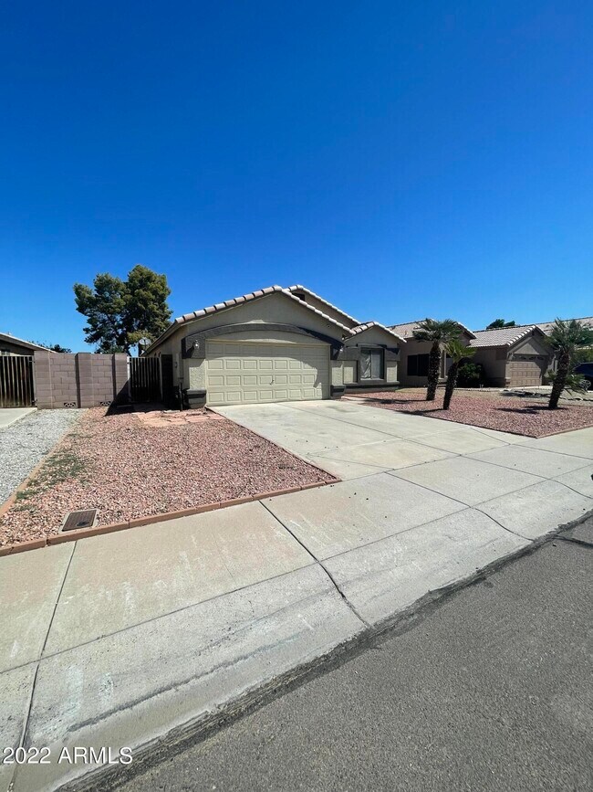 11434 W Cambridge Ave photo 3