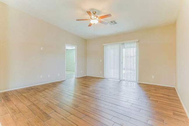 8127 S 5th Ave Phoenix, AZ 85041 photo 4