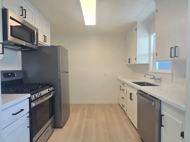 675 Johanna Ave Sunnyvale, CA 94085 photo 2