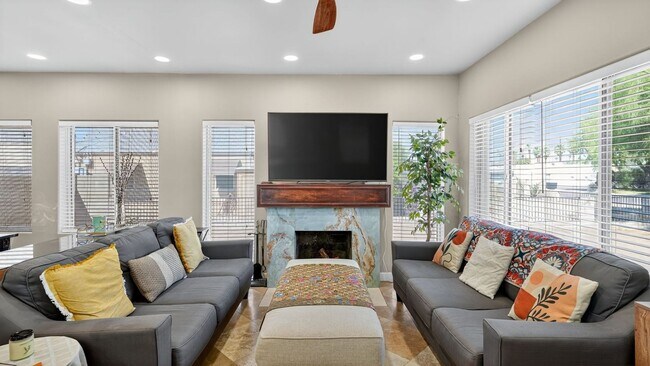 Spacious 4BR House in Phoenix photo 3