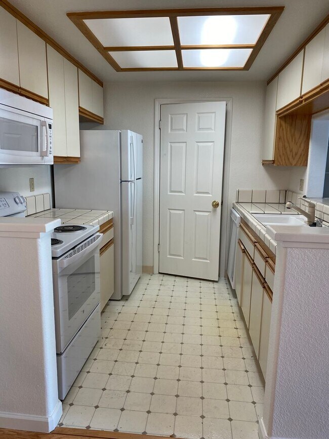 2 Bed 2 Bath Condo In Park Almaden Available Now! photo 4