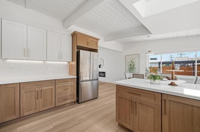2053 Harding Ave San Mateo, CA 94403 photo 4