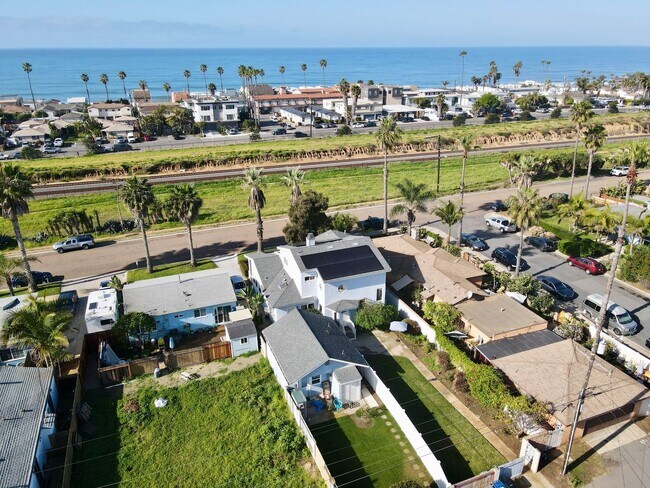1708 Broadway St Oceanside, CA 92054 photo 2