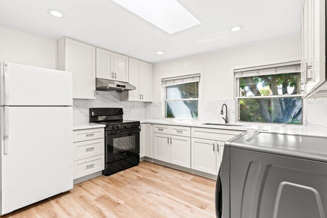 19546 Santa Maria Ave unit Rear photo 3