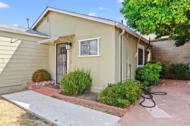 19546 Santa Maria Ave unit Rear