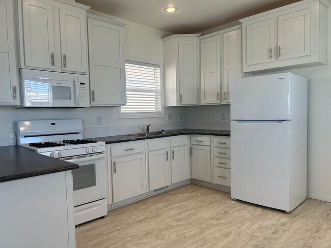 925 N Plaza Dr Apache Junction, AZ 85120 photo 2
