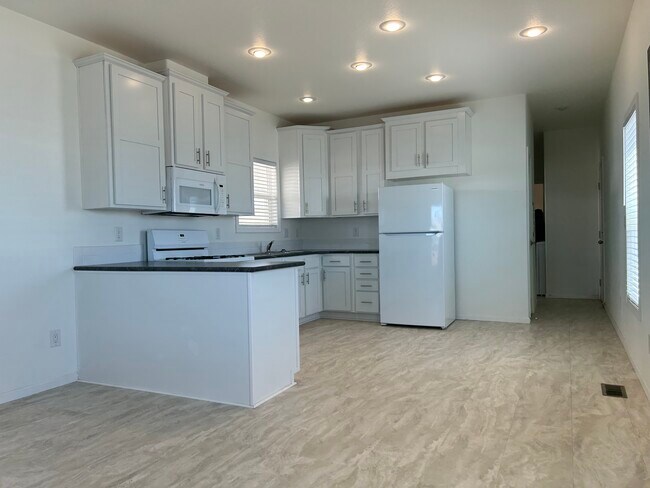 925 N Plaza Dr Apache Junction, AZ 85120 photo 4