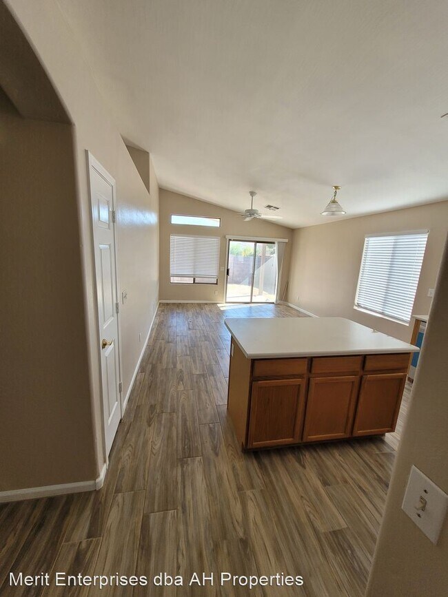 1803 E Hamel Way Phoenix, AZ 85022 photo 4