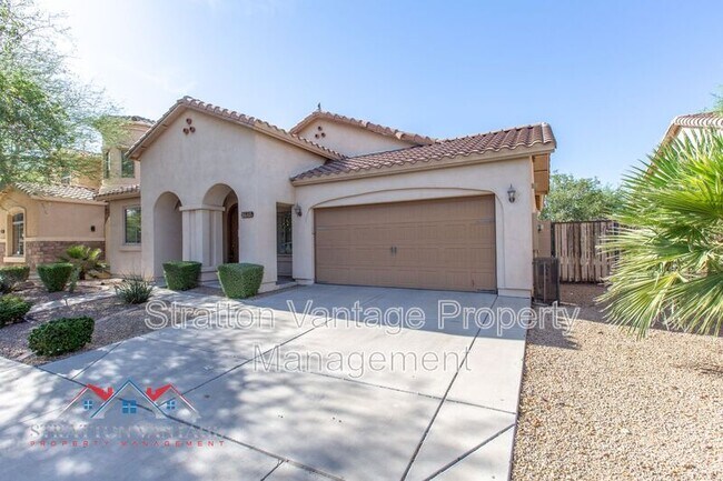 1532 E Apollo Rd Phoenix, AZ 85042 photo 2