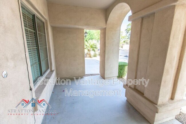 1532 E Apollo Rd Phoenix, AZ 85042 photo 5