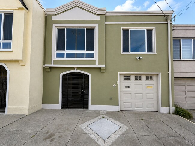 Charming 3 Bed 2 Bath Home Steps From Ocean Beach photo 2