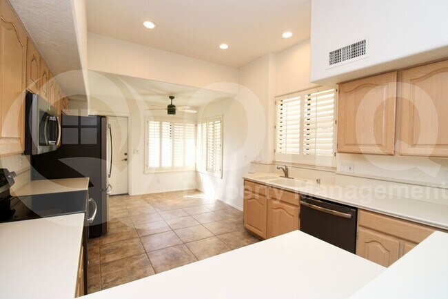 970 E Chilton Dr Tempe, AZ 85283 photo 3