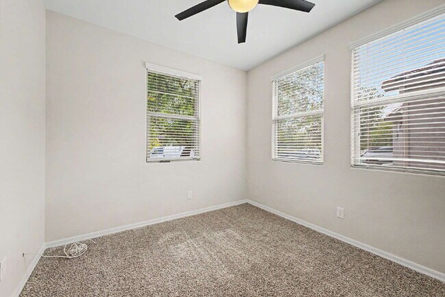 8530 W Flynn Ln Glendale, AZ 85305 photo 4