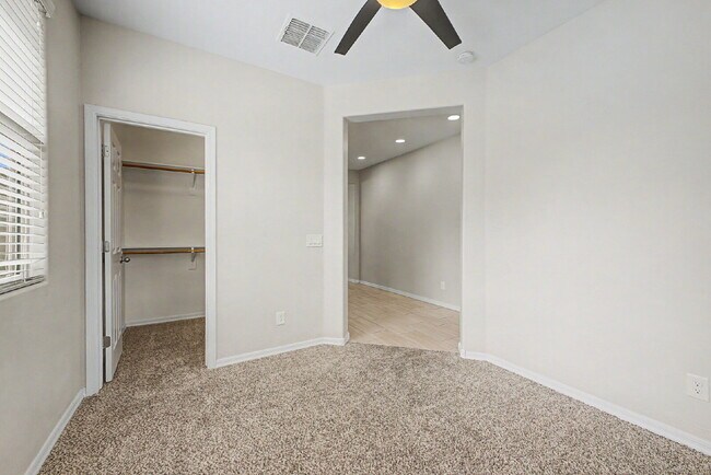 8530 W Flynn Ln Glendale, AZ 85305 photo 5