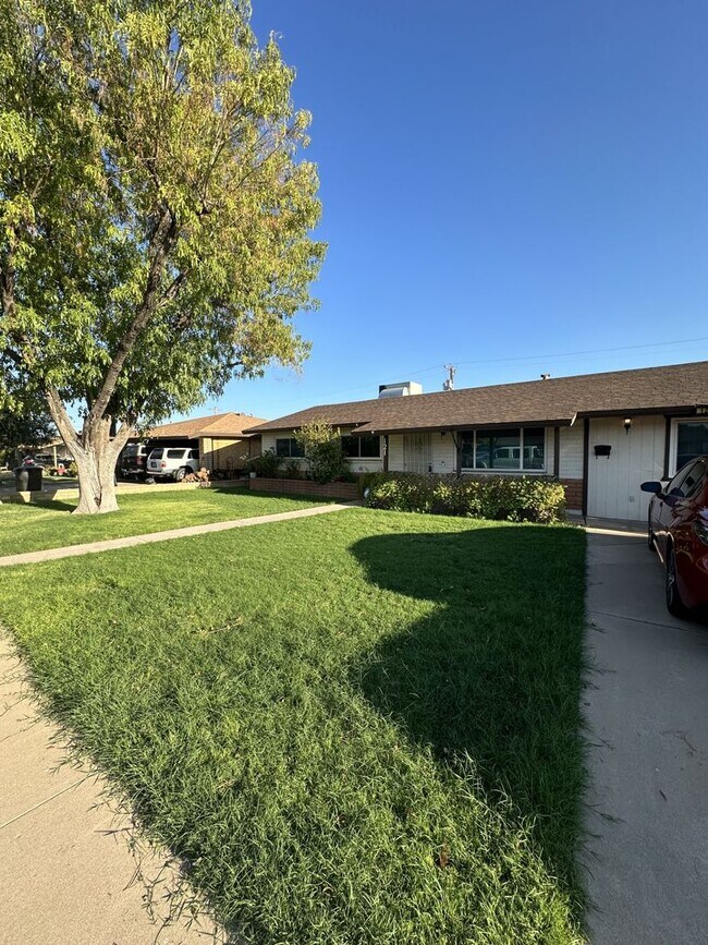 121 E Millett Ave Mesa, AZ 85210 photo 2